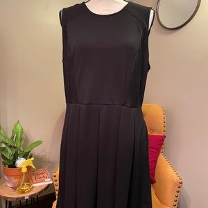 Black pleated dress with pockets